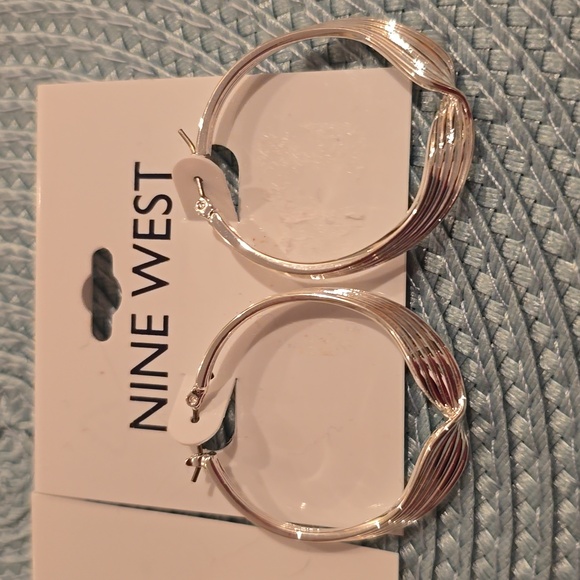 NINE WEST BRAND WOMEN'S FASHION JEWELRY SILVERTONE EARRINGS BUNDLE OF 2 PAIR - Picture 5 of 9